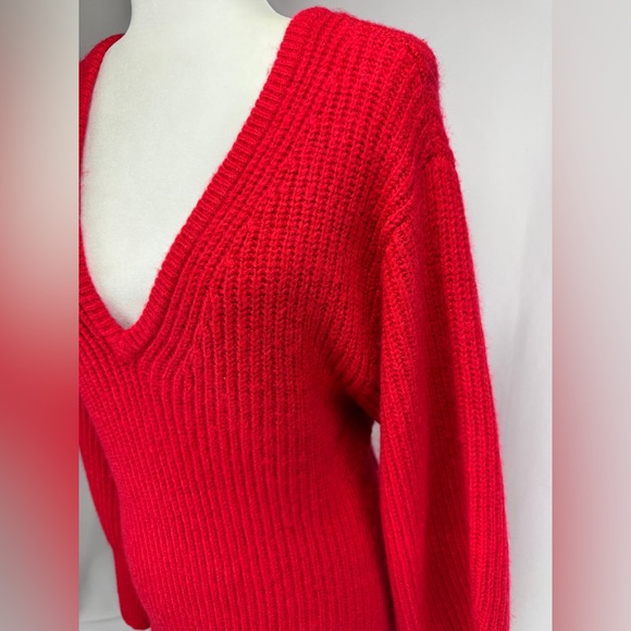 H&M Red V-Neck Sweater Dress Long Sleeve Knit Mini NWT Size S - Picture 4 of 9
